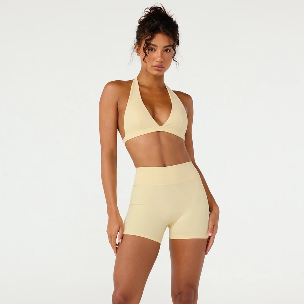 CSB - Form Invisible Scrunch Shorts 4"